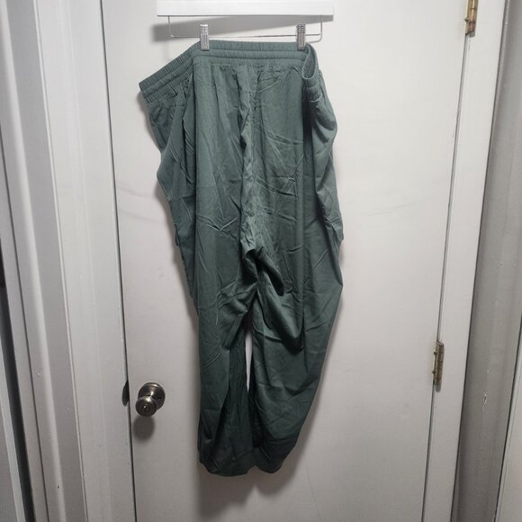 NWT Torrid SIze 3 Regular Olive Pants - Picture 2 of 3